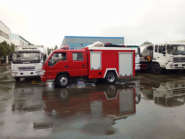 福田时代2.5吨水罐消防车
