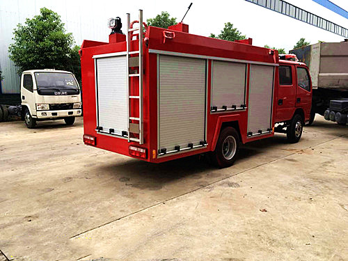 2吨东风多利卡水罐消防车